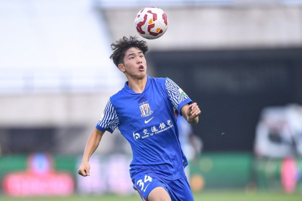 记者：接到赛程调遣讯息后，申花最短本领内完成机票和货仓改签
