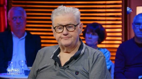 👀记者：法国队当今全是黑东说念主，我犬子11岁时在队里被黑东说念主期凌