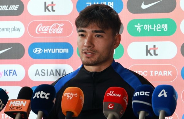 韩国归化卡斯特罗普：不管踢哪个位置都有信心，我将会任重道远