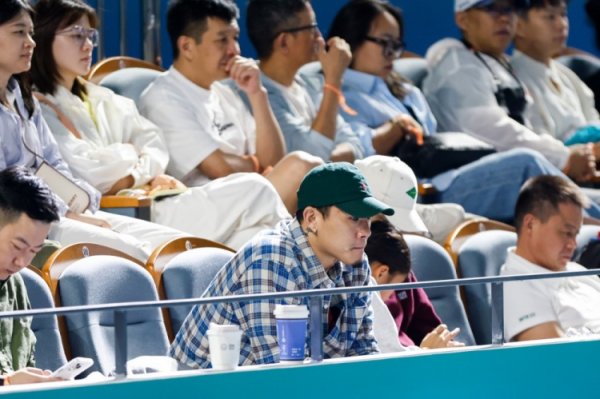 王大雷：陪家东谈主看宁波网球公开赛是艰辛体验 我的网球打不外男儿