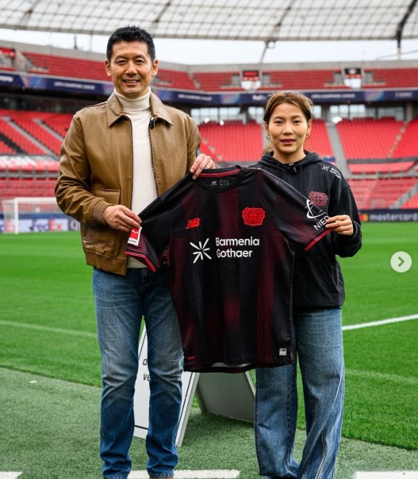 惊喜联动🤝杨晨拜访勒沃库森，沈梦露欢迎并陪伴参不雅