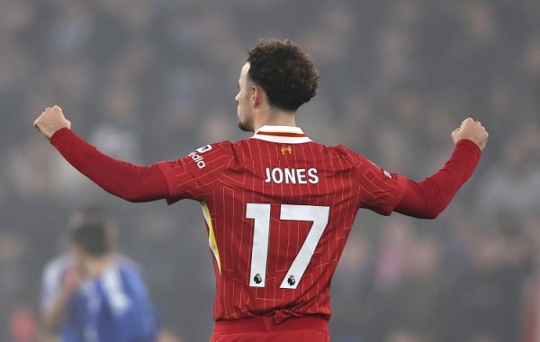 柯蒂斯-琼斯完成98次上前传球，创本赛季欧冠单场比赛记载