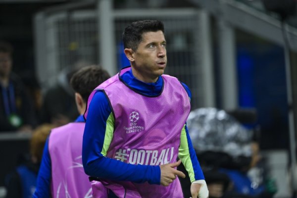 记者：巴萨周三复原磨练，莱万和霍安-加西亚王人盼愿战埃尔切复出