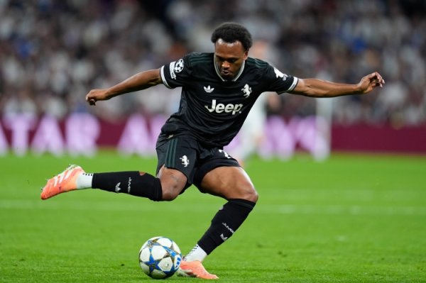 记者：奥蓬达买断费4060万欧+浮动，若尤文排行意甲前10强制实施