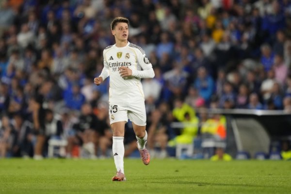 记者：居莱尔脚踝眇小受伤，皇马筹商到已三球越过决定换下他