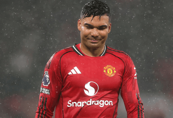 鲁尼说念卡塞米罗被罚下: 第一次犯规不理智, 恶果又犯第二次