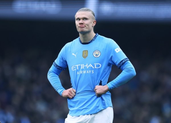 最近3次代表俱乐部和国度队主罚点球，哈兰德均罚丢