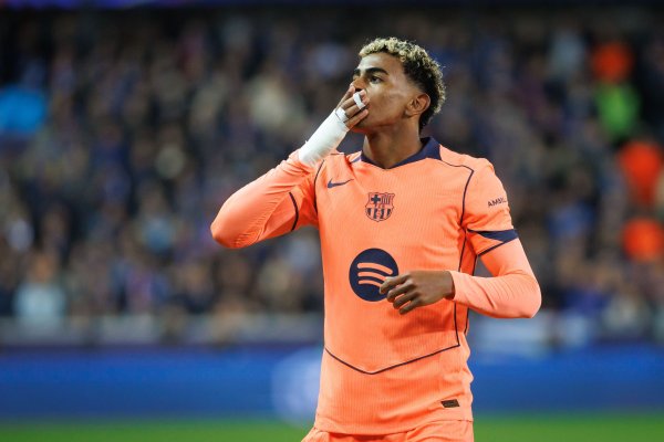 世体：巴萨已提前向足协发送亚马尔的伤情讲明 足协不败落信息