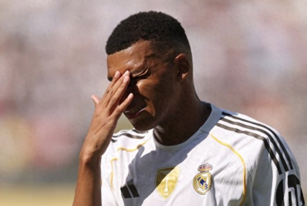 快27岁的姆巴佩仍0金球0欧冠, 同龄梅西4金球3欧冠C罗1金球1欧冠