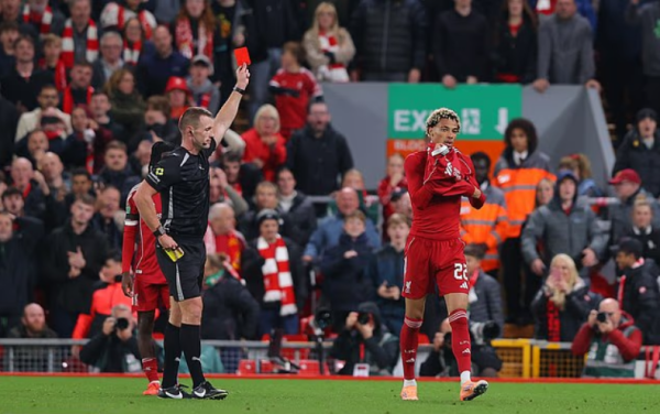 邮报：埃基蒂克可能因为领到红牌被队内处罚两周薪水