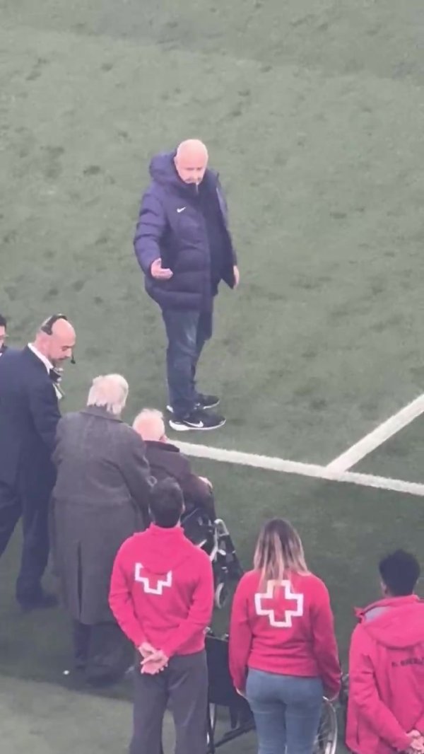 回诺坎普！巴萨赛前办庆典，曾参与诺坎普落成典礼的资深会员插足