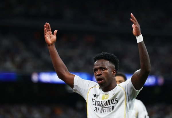 近10年仅3东说念主单场欧冠8次过东说念主+屡次助攻：梅西、姆巴佩、维尼修斯